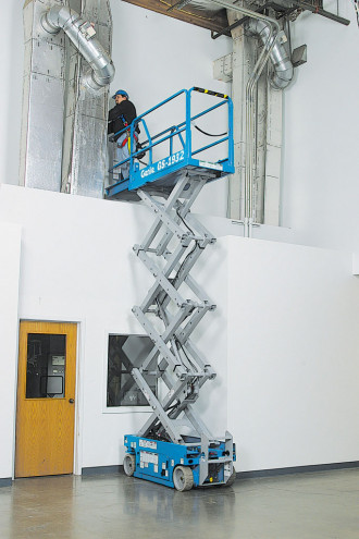 Scherenarbeitsbühne 7,79m Arbeitshöhe, nur 81cm breit (für den Innenbereich) Unna
