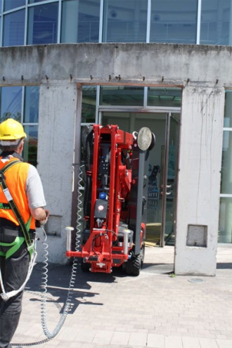 Arbeitsbühne auf Gummikette Lightlift 17.75:  17 m Arbeitshöhe | 7,50 m Reichweite | Elektro/Benzin