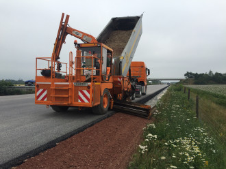 Straßen-und Radweg Bankettseitenfertiger_Bundesweiter Einsatz 