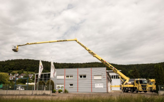 LKW Hubarbeitsbühne 75 m Allrad Palfinger P750 mit Bedienpersonal
