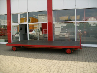 Ładowność przyczepy platformy 7 000 kg 