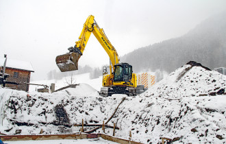 Kurzheckbagger New Holland E260C SR 