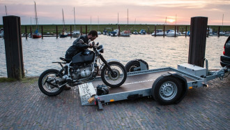 Motorradabsenkanhänger 