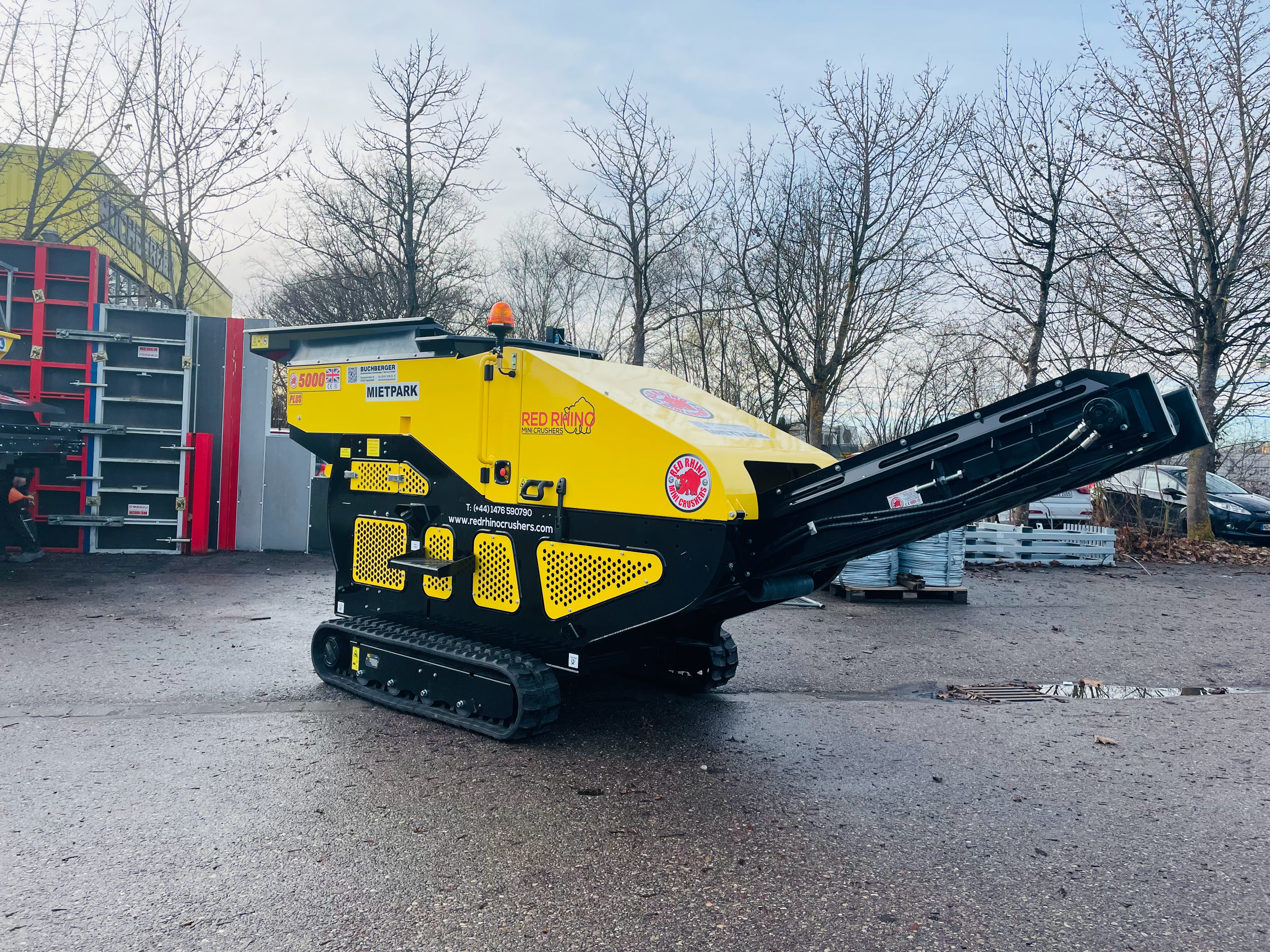 Red Rhino Raupenmobiler Backenbrecher mit Vibrationsbunker mieten