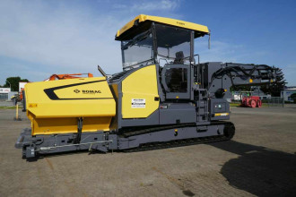 Beschicker Bomag BMF 2500 M mit Bedienpersonal bundesweit mieten 