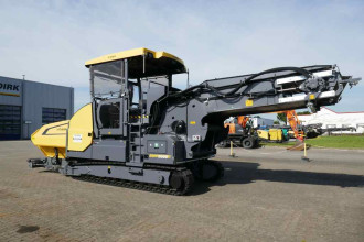 Beschicker Bomag BMF 2500 M mit Bedienpersonal bundesweit mieten