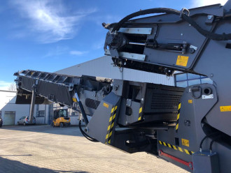 Beschicker Bomag BMF 2500 S Offset mit Bedienpersonal bundesweit mieten