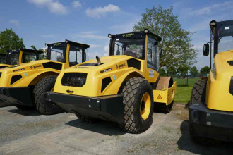 Walzenzug Bomag BW 213 DH-5