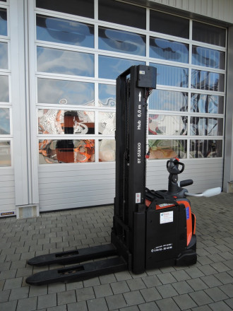 Elektryczny wózek paletowy wysokiego podnoszenia BT SPE 160 L HH01.6t-60E 