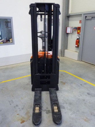 Hoch Hubwagen BT SPE 160 L HH01.6t-48E