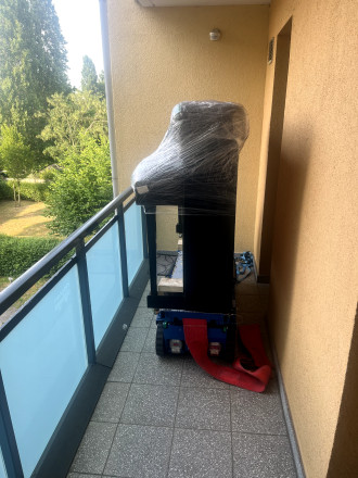 Klaviertransport / auch anderes: mit über 5 Treppenstufen = inkl. E-Treppenraupe & bei, weniger als: 5 Treppenstufen = inkl. Transportrollbrett, Rampen und weiterem Zubehör + zusätzlich: inkl. Transport möglich - bei Bedarf!