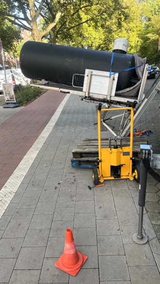 Klaviertransport / auch anderes: mit über 5 Treppenstufen = inkl. E-Treppenraupe & bei, weniger als: 5 Treppenstufen = inkl. Transportrollbrett, Rampen und weiterem Zubehör + zusätzlich: inkl. Transport möglich - bei Bedarf!