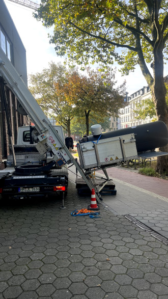 Klaviertransport / auch anderes: mit über 5 Treppenstufen = inkl. E-Treppenraupe & bei, weniger als: 5 Treppenstufen = inkl. Transportrollbrett, Rampen und weiterem Zubehör + zusätzlich: inkl. Transport möglich - bei Bedarf!