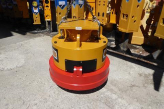 Magnes hydrauliczny do koparki HM 8/17 AK