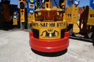 Magnes hydrauliczny do koparki HM 8/17 AK