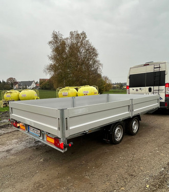 Tandemanhänger, Bordwände 40cm / auch als Plattform möglich Ges.-Gew. 2700 kg 