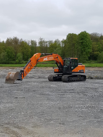 Doosan DX 180 Bagger mit Bedienpersonal