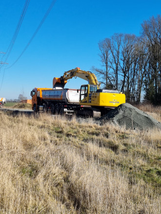 Komatsu PC 210 Bagger mit Bedienpersonal
