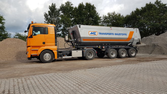 Sattelzugmaschine / Muldenkipper / Thermomulde inkl. Bedienpersonal / Fahrer