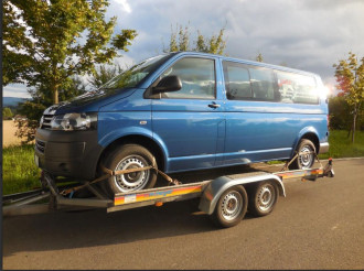 Autotransportanhänger Tandem gebremst Ges.-Gew. 2.700 kg Nutzlast: 2.100 kg 100 Km Zulassung 