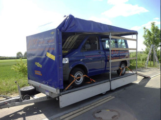 Autotransportanhänger Tandem gebremst m. Hochplane Ges.-Gew. 3.500 kg Nutzlast: 2.500 kg 100 km Zulassung