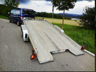 Autotransportanhänger Tandem gebremst Ges.-Gew. 2.700 kg Nutzlast: 2.100 kg 100 Km Zulassung
