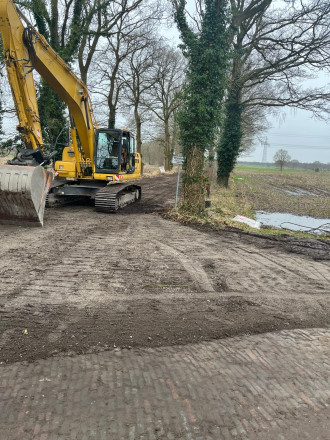 Komatsu PC 210 Bagger mit Bedienpersonal