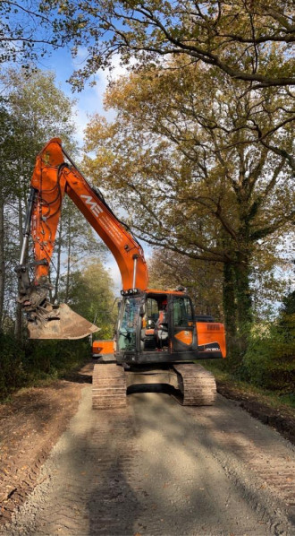Doosan DX 180 Bagger mit Bedienpersonal