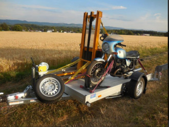 Absenkanhänger Ges.-Gew.: 1.800 kg Nutzlast: 1.400 kg 100 Km Zulassung