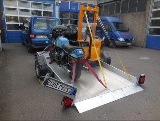 Absenkanhänger Ges.-Gew.: 1.800 kg Nutzlast: 1.400 kg 100 Km Zulassung