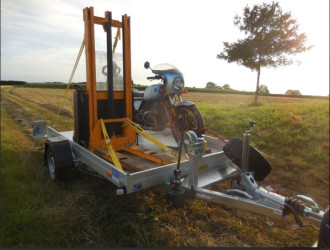 Absenkanhänger Ges.-Gew.: 1.800 kg Nutzlast: 1.400 kg 100 Km Zulassung