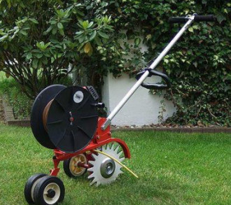 Kabelverlegemaschine Schlitzi für Rasenroboterkabel 