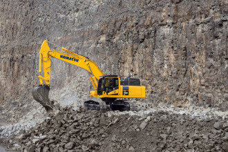 RAUPENBAGGER KOMATSU PC 490 LC-11E0 mit OilQuick OQ 80 