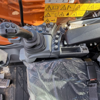 Hitachi Raupenbagger ZX 135 US-7 VA P mit OQ65 Aufnahme /MB214044
