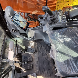 Hitachi Raupenbagger ZX 135 US-7 VA P mit OQ65 Aufnahme /MB214044