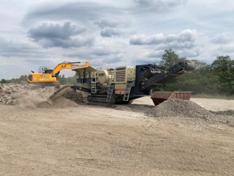 raupenmobiler Metso Backenbrecher LT106