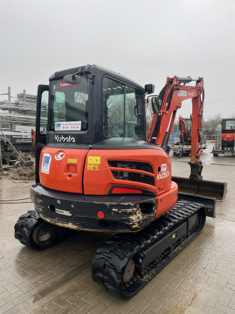 Bagger Kubota KX057