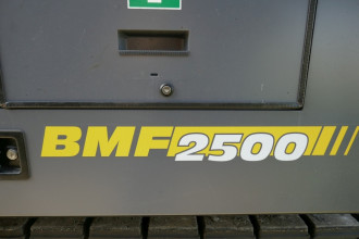 Beschicker Bomag BMF 2500 S Offset mit Bedienpersonal bundesweit mieten