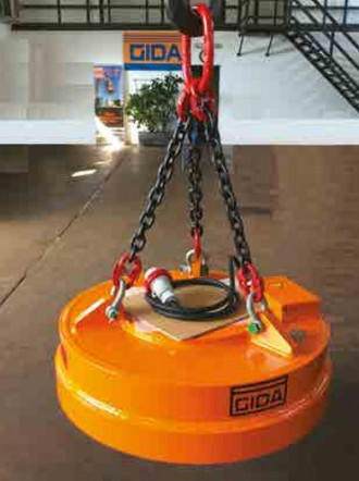 Koparka z magnesem hydraulicznym