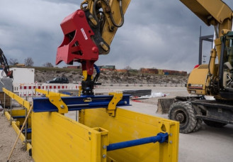 Verbaugreifer Anbaugerät Kanalverbau 