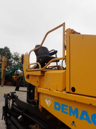 Demag DF 115 C -Kettenfertiger