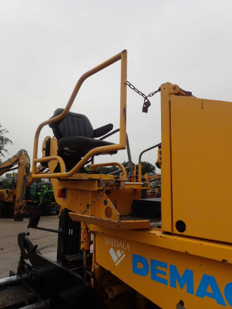 Demag DF 115 C -Kettenfertiger
