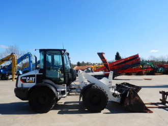 Radlader Caterpillar 908 M