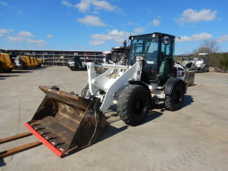 Radlader Caterpillar 908 M