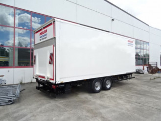 Tandem Koffer mit Ladebordwand 1,5 t und Durchladbar 