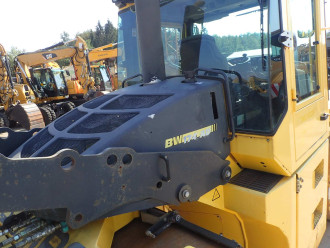 Asphalt vibratory roller used Bomag BW 174 AD-2