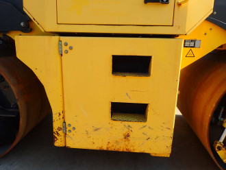 Asphalt vibratory roller used Bomag BW 174 AD-2