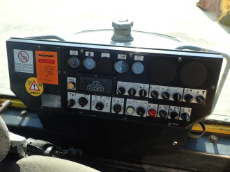Asphalt vibratory roller used Bomag BW 174 AD-2