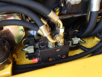 Asphalt vibratory roller used Bomag BW 174 AD-2