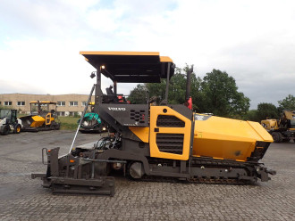 Kettenfertiger Volvo ABG P 7820 C